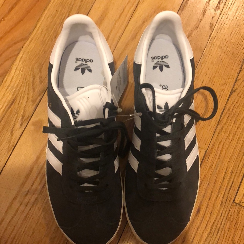 Boys size 7 Adidas grey and white shoes